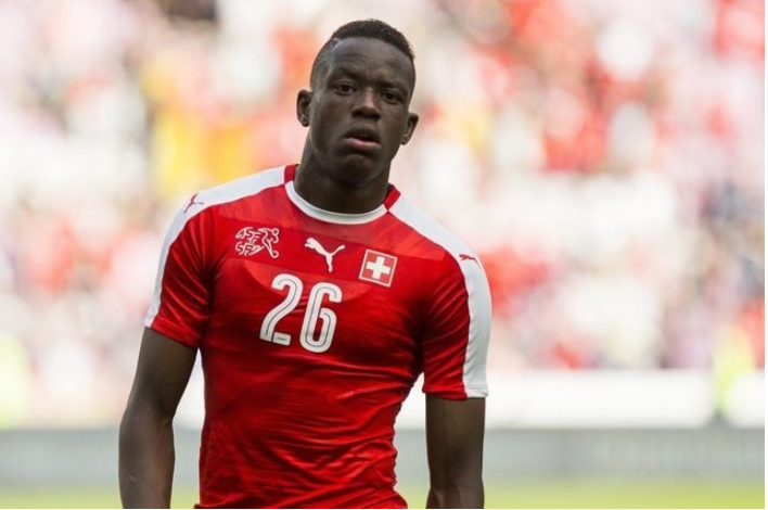  门兴格拉德巴赫官宣签下日本国脚板仓滉  